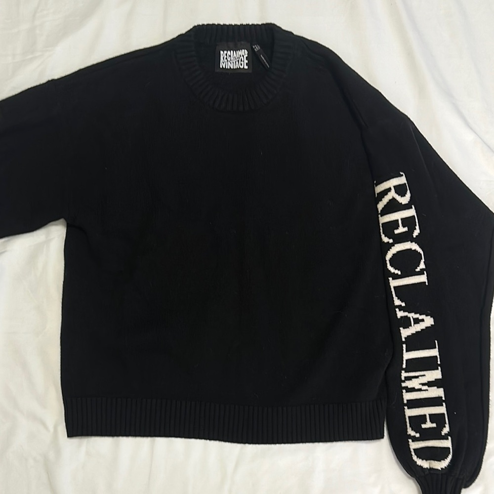 3/$75 Reclaimed Vintage Black Crewneck Sweater size 8